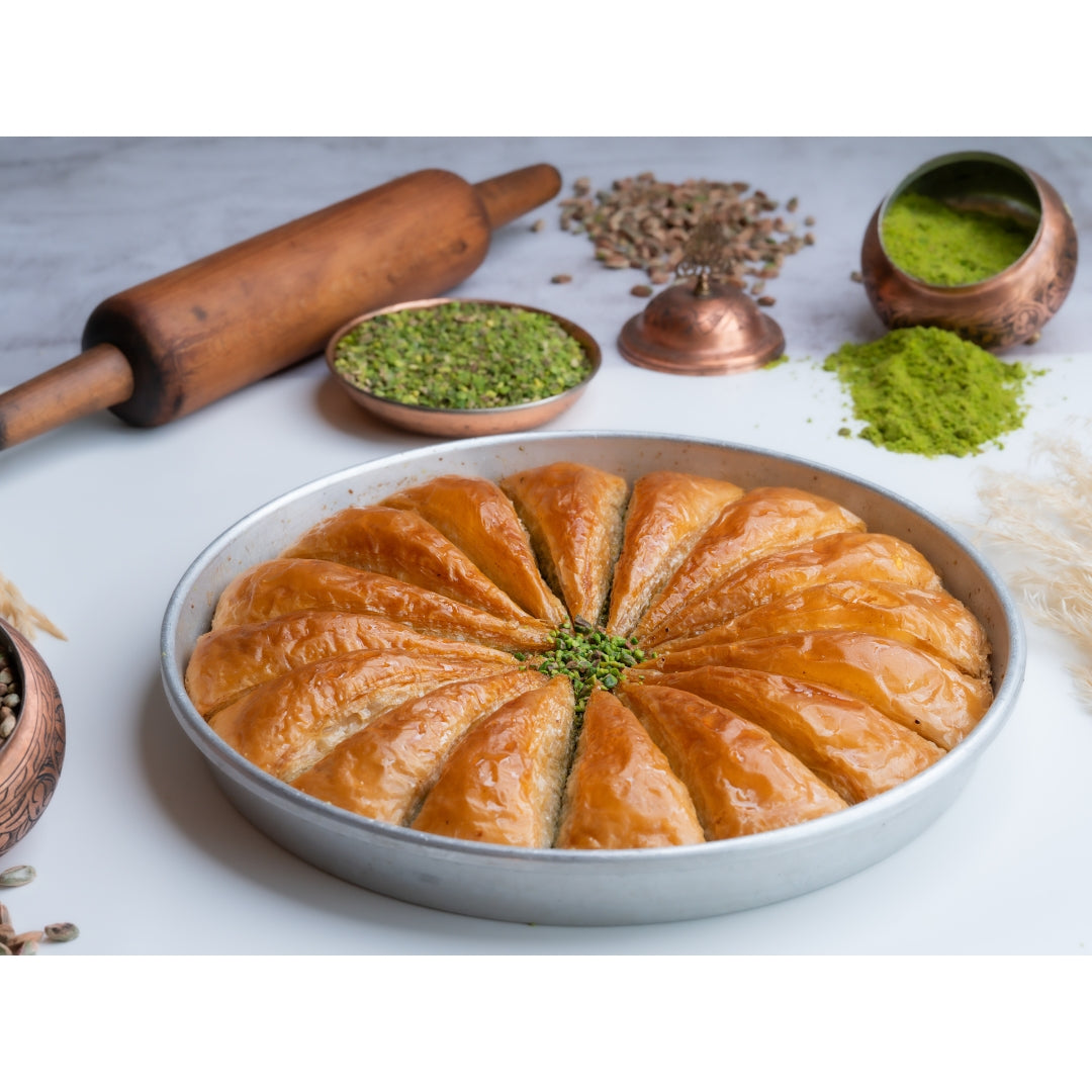 Carrot Slice with Pistachio – 2 kg Tray
